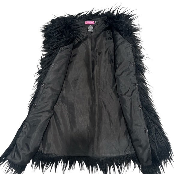 Say What Faux Fur Black Vest - Picture 5 of 9